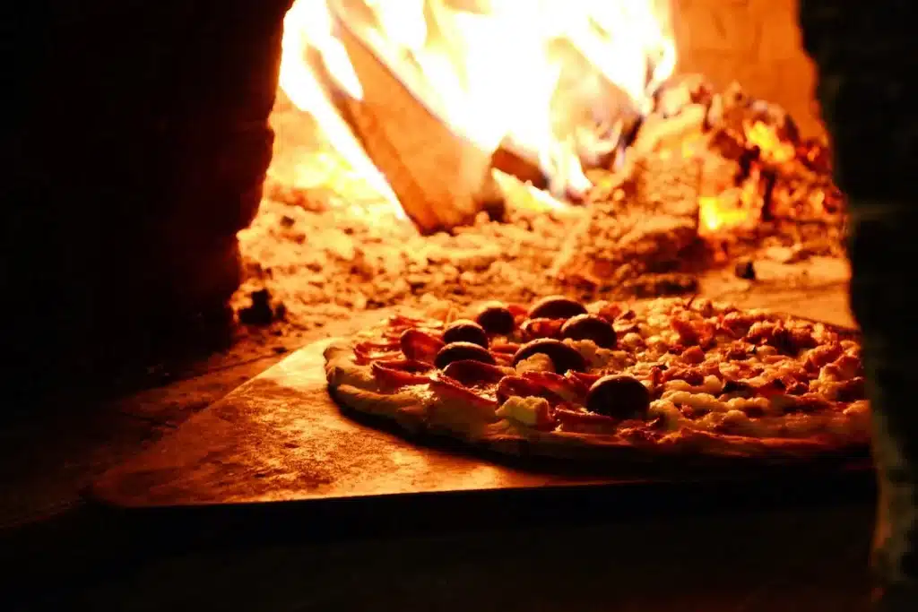 pizza cuite au feu de bois